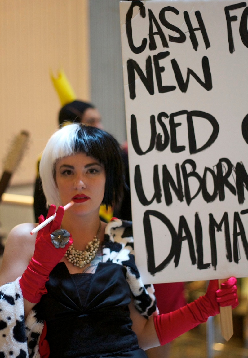 Illustration for article titled Dragon Con Day 1: Cosplayers Create a World Full of Terror and Wonder